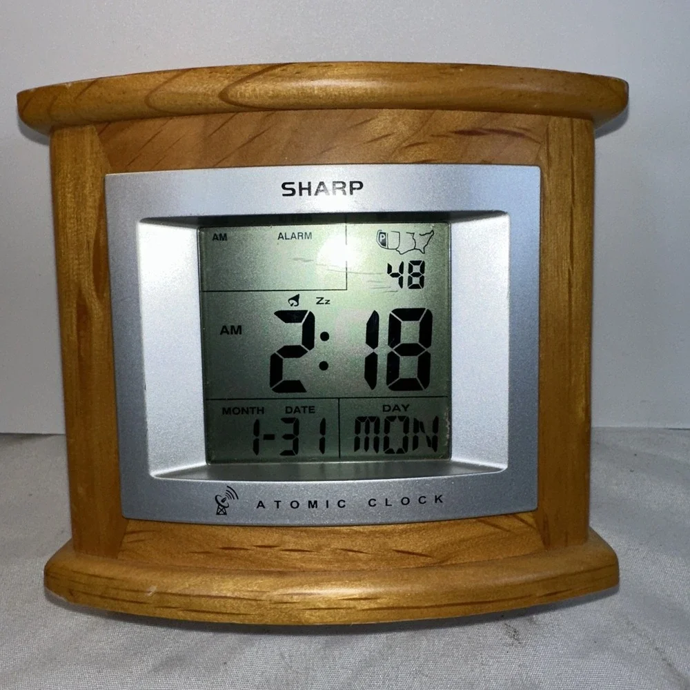 VTG Sharp SPC323 Wood Frame Atomic Desktop Clock Alarm Temperature Date